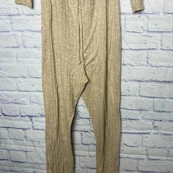 Pretty Little Thing Plus Oatmeal Rib Knitted Bardot Jumpsuit - Picture 6 of 8